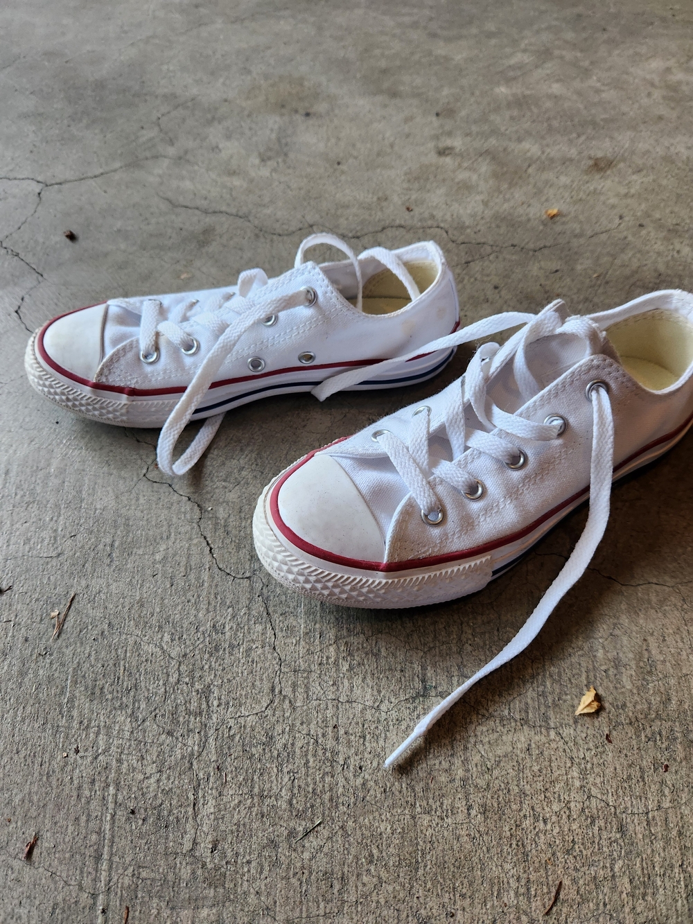 Converse White Kids Chucks Low-Top Canvas- Red and Blue Trim